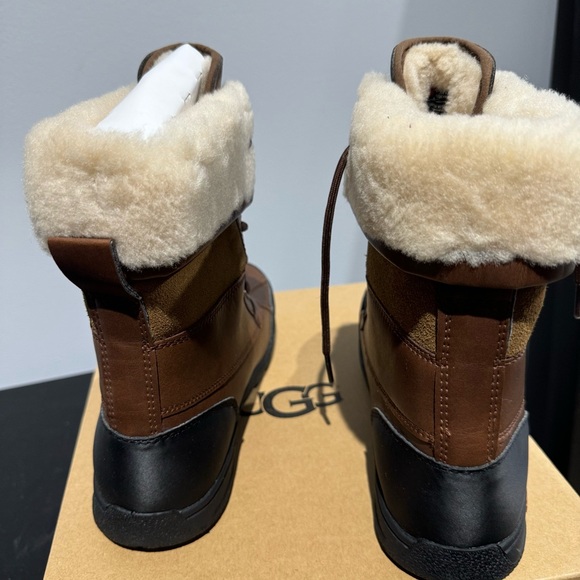 UGG Butte new never worn size 1 and 13 now available. - Picture 5 of 5